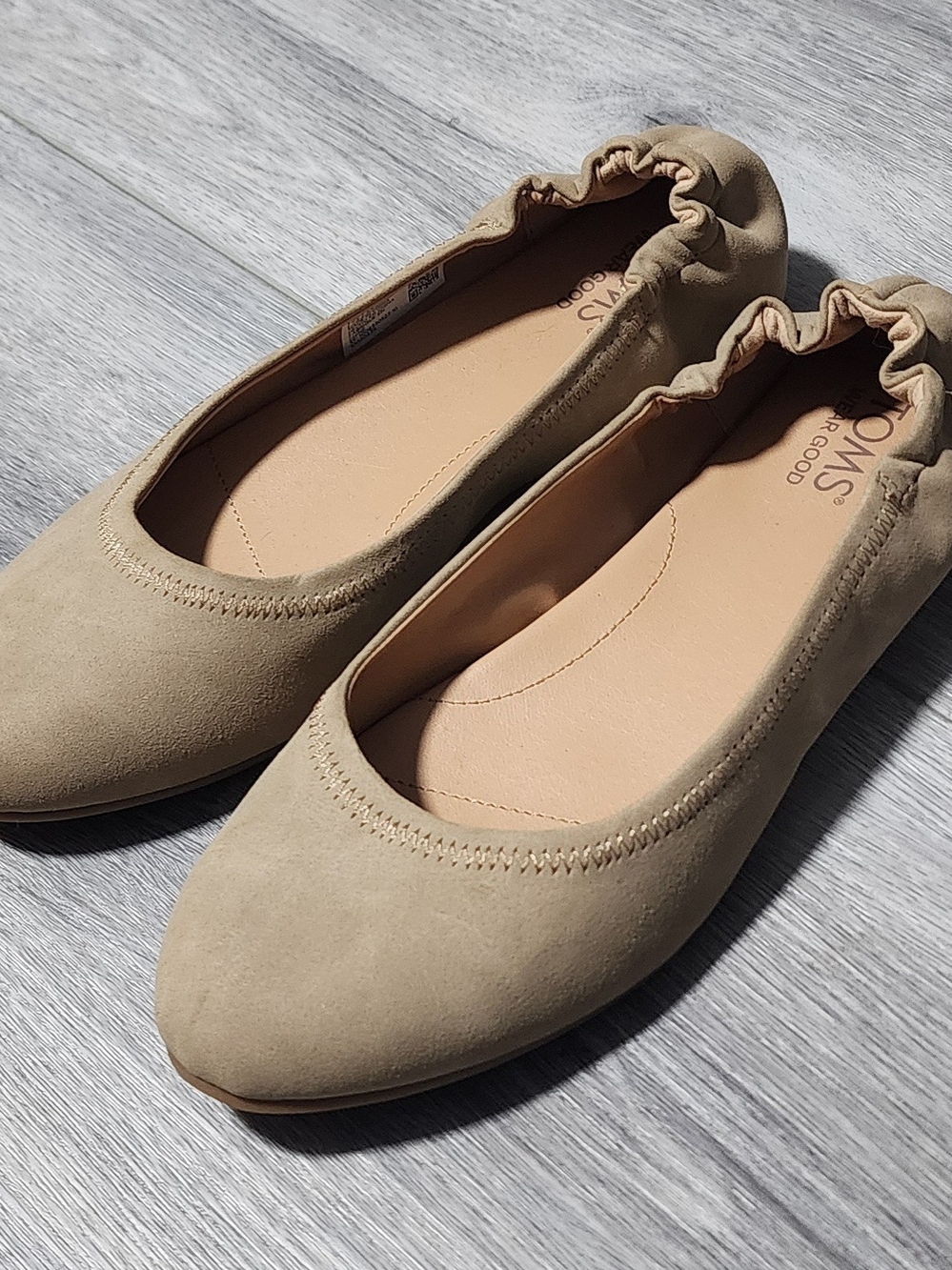 NWOB TOMS Judith Tan Suede Ballet Flats Womens Size 7.5